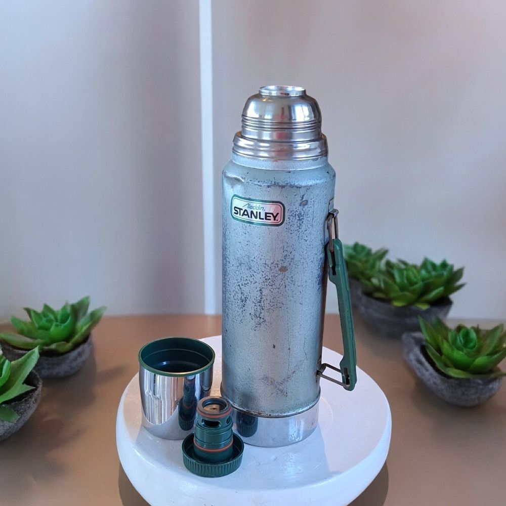 Stanley Vintage Made in USA Aladdin Green Vacuum Bottle Thermos A-944DH Quart